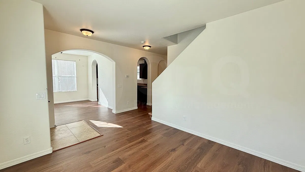 4 bed, 3.0 bath, 2539 sqft, $2,299 — Photo 3