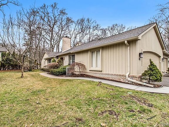 2nd image of 1243 Manorwood Cir