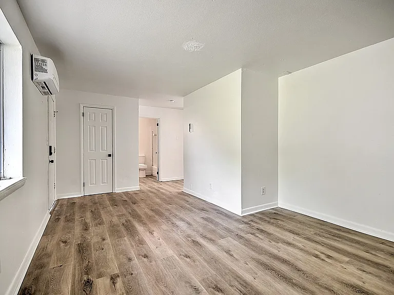 716 W G St — Photo 20