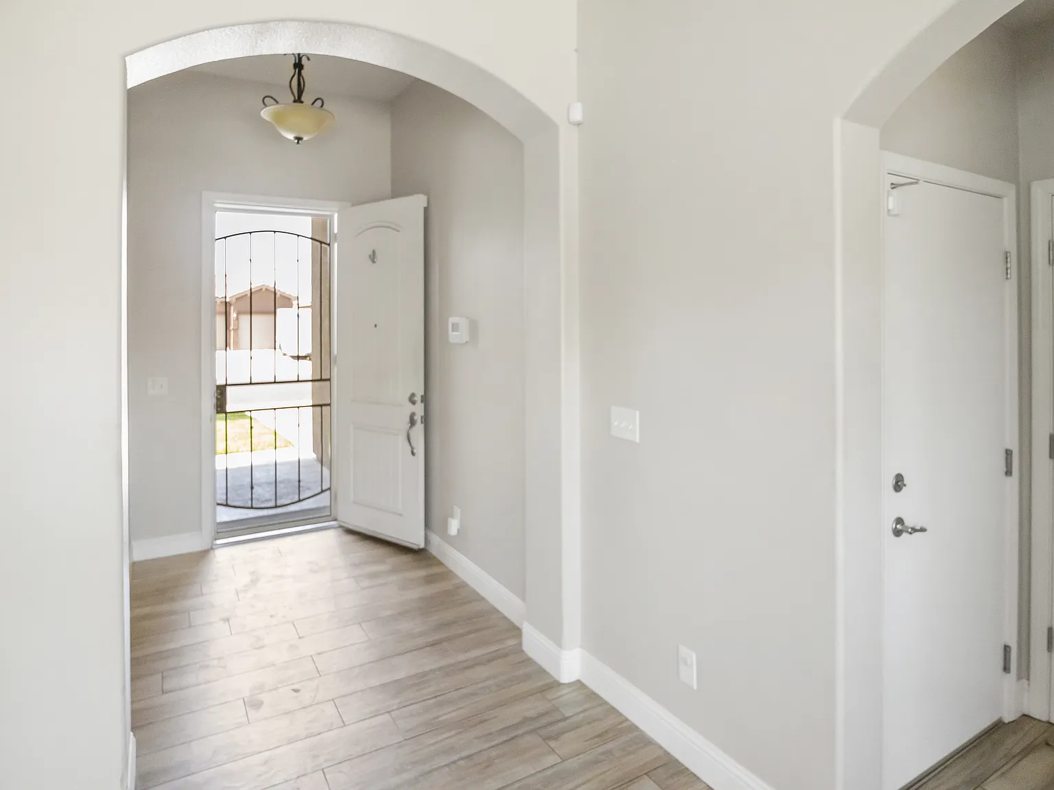 3 bed, 1460 sqft, $2,750 — Photo 2