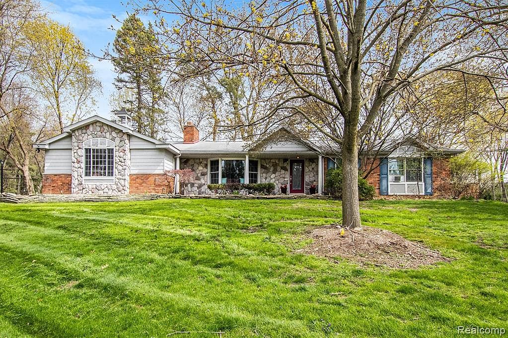 2731 Thedford Rd, Bloomfield Hills, MI 48304 Zillow