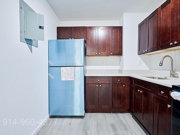 3rd image of 1215 Fulton Ave APT 1A