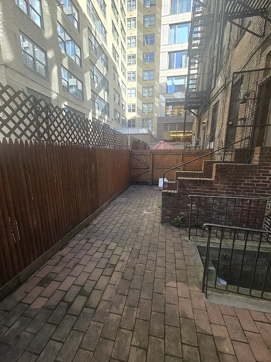 245 East 62nd Street — Photo 2