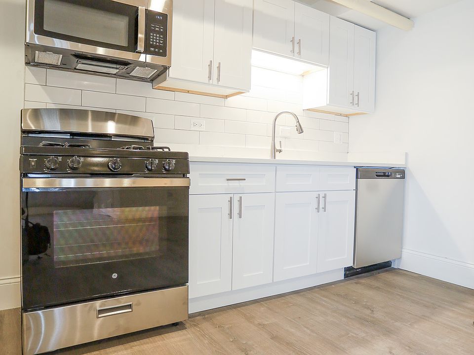 1st image of 2266 W Leland Ave #G