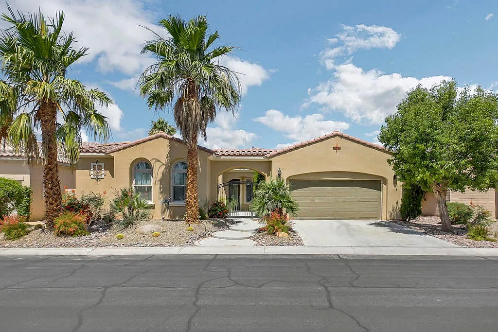 3 bed, 2014 sqft, $7,500 — Photo 2