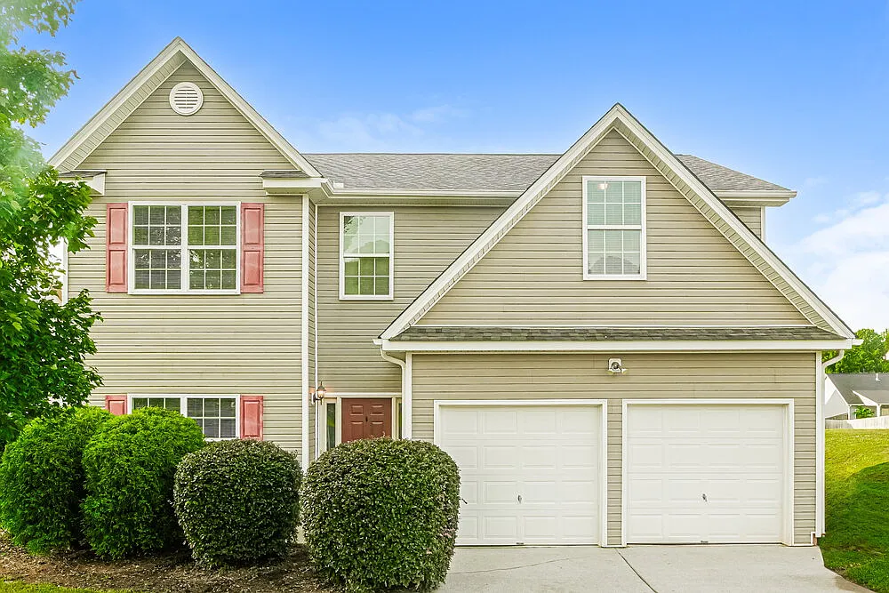 4 bed, 2.5 bath, 2436 sqft, $2,065 — Photo 1