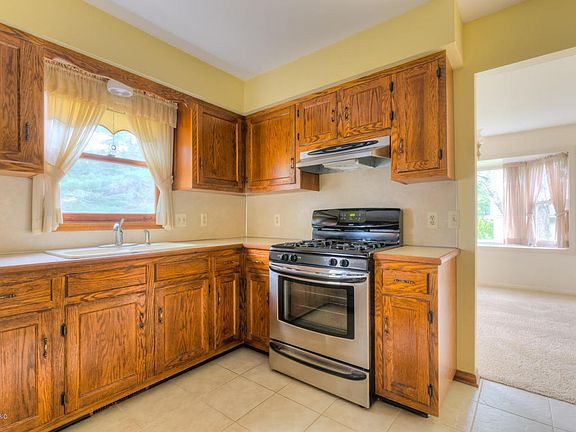 5th image of 749 Eastridge Dr NE