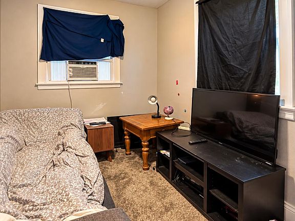4th image of 1112 Chapman Ave SW