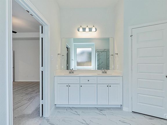 4th image of 3011 Hobbs Ln