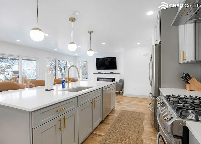 6083 S Sycamore St — Photo 12