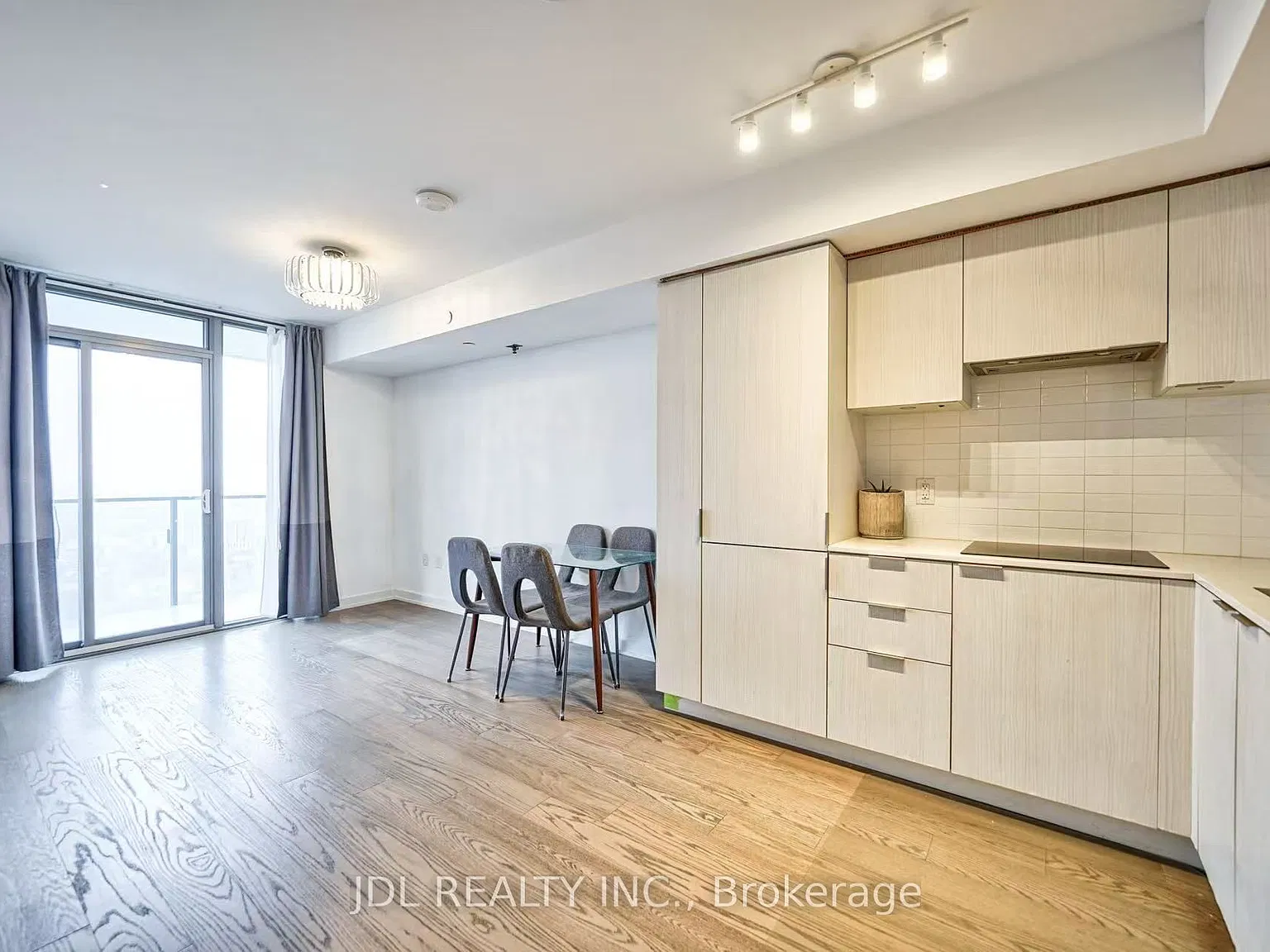 2 bed, $2,800 — Photo 1