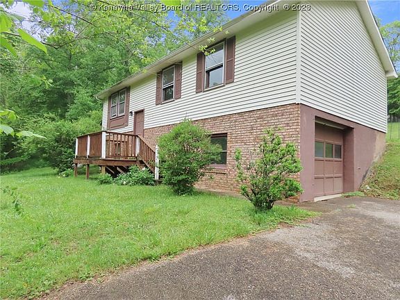 3rd image of 127 Winthrop Ln