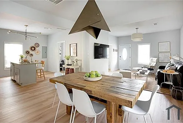 3 bed, 1728 sqft, $2,950 — Photo 2