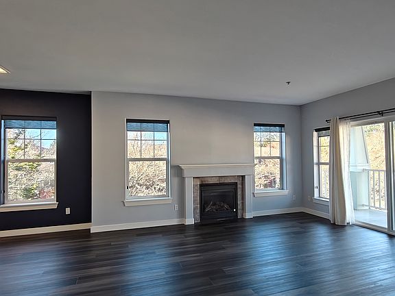 3rd image of 22615 NE Alder Crest Dr Unit 203