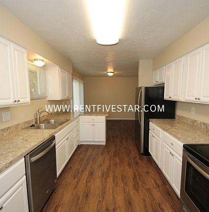 5th image of 150 Fairway Dr