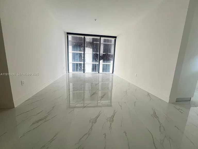 700 NE 24th St #3501 — Photo 10