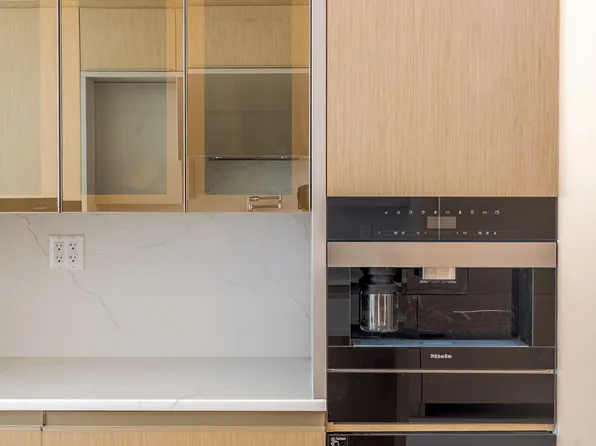 819 Dean Street image 7 of 33