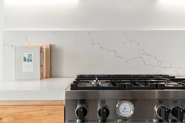 Sold by MNS | media 18