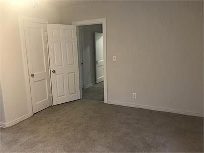 4th image of 1322 Steele St