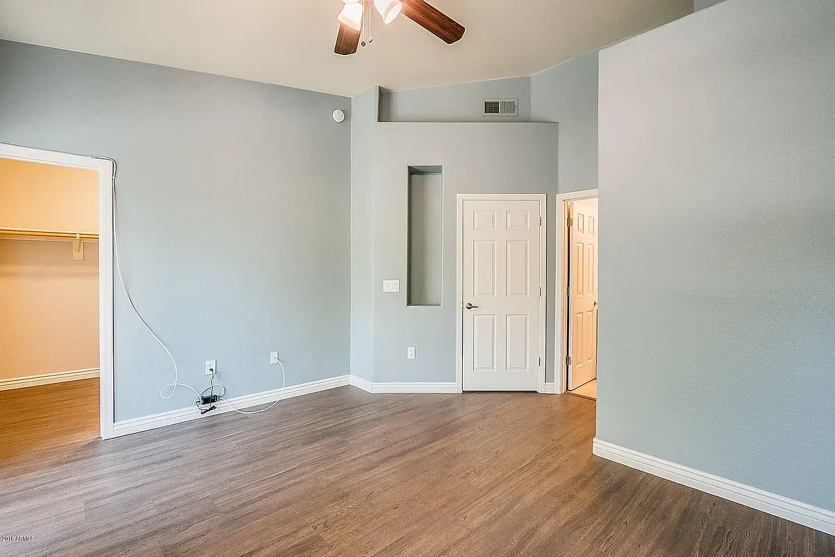 Building Photo - 1702 E Bell Rd #180