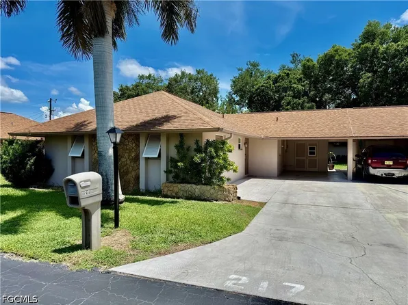217 Oaklawn Ct, Lehigh Acres, FL 33936
