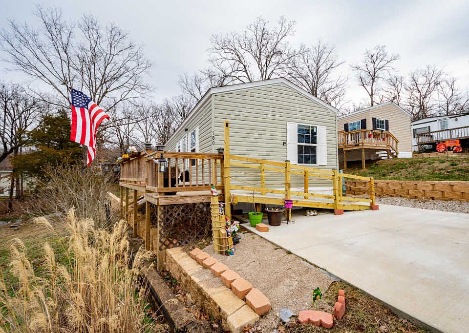1st image of 180 Shoreline Ln