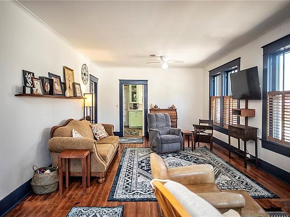 4th image of 212 Cypress Ave