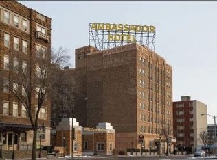 2324 W Wisconsin Ave #461ECAC72, Milwaukee, WI 53233