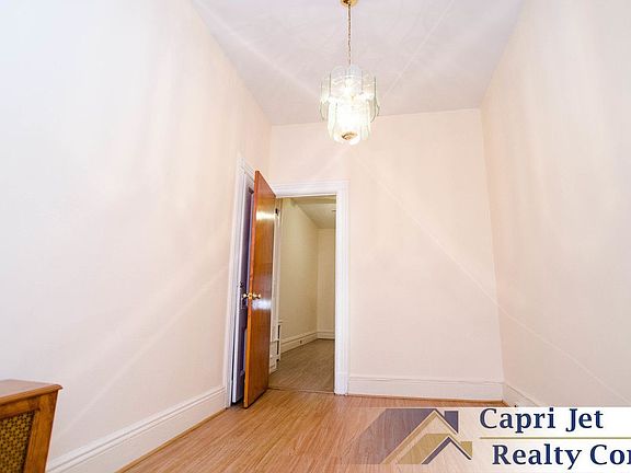 5th image of 633A Leonard St #1