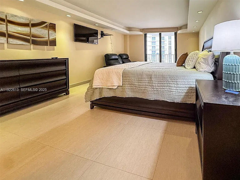 8877 Collins Ave #809 — Photo 20
