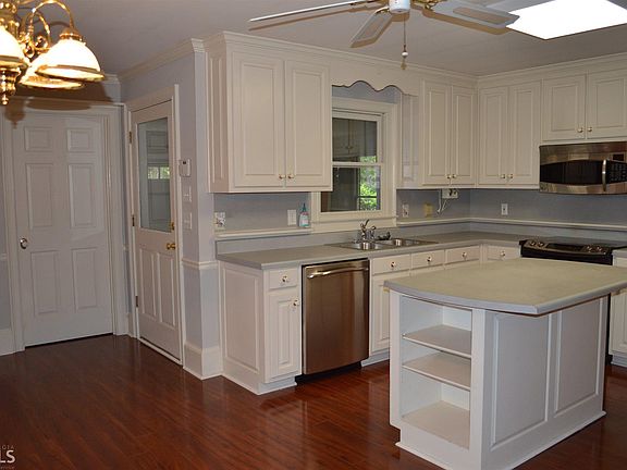 5th image of 1912 Colony Oaks Dr