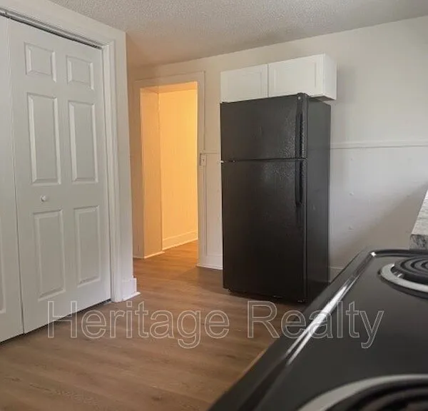 2400 Center Ave — Photo 9