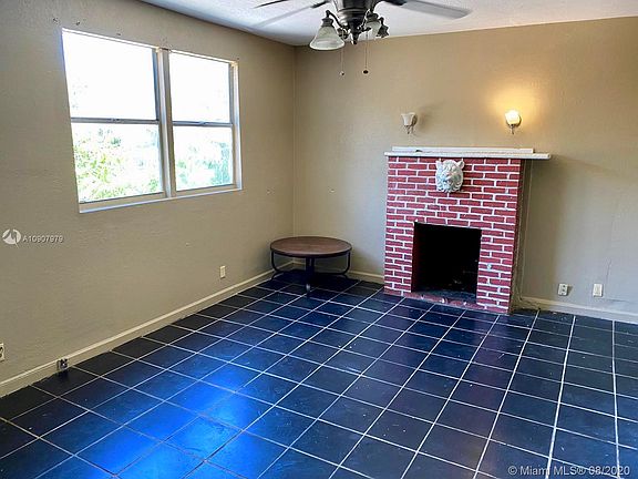4th image of 906 4th St #1