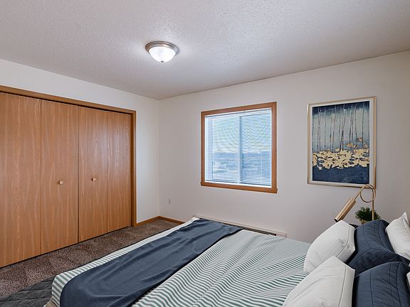 Fargo, ND Sunwood Apartments | Bedroom
