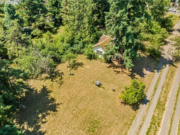 2562 Riverview St, Eugene, OR 97403