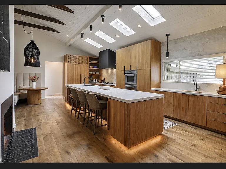 9258 Swallow Dr — Photo 2
