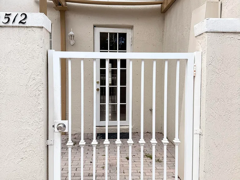 2512 NW 4th St — Photo 16