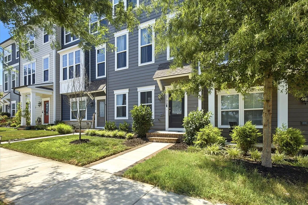4 bed, 2016 sqft, $3,550 — Photo 3