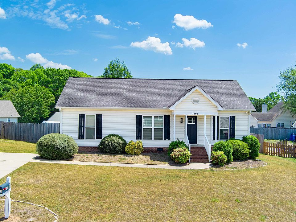 1st image of 1104 Dunwoody Dr