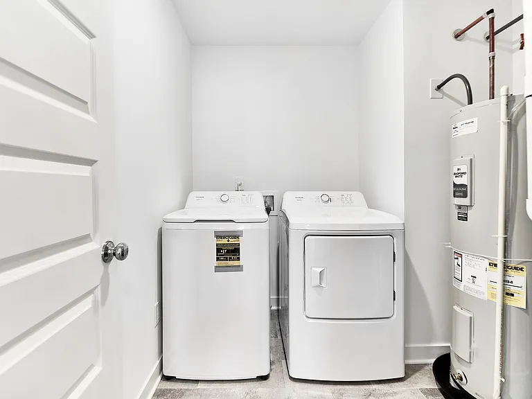 8603 Georgina St — Photo 31