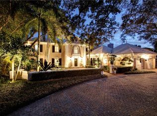 1353 Snell Harbor Dr NE, Saint Petersburg, FL 33704