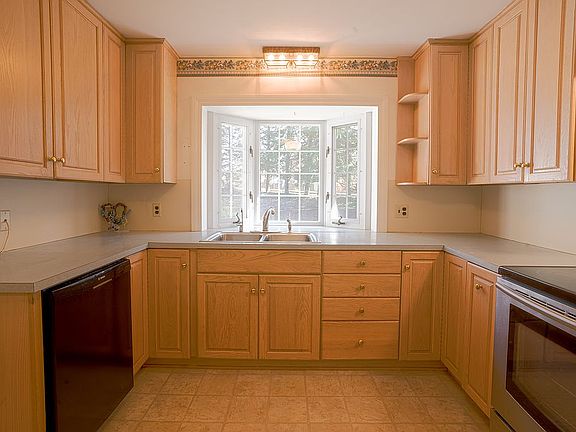 Partial view kitchen 