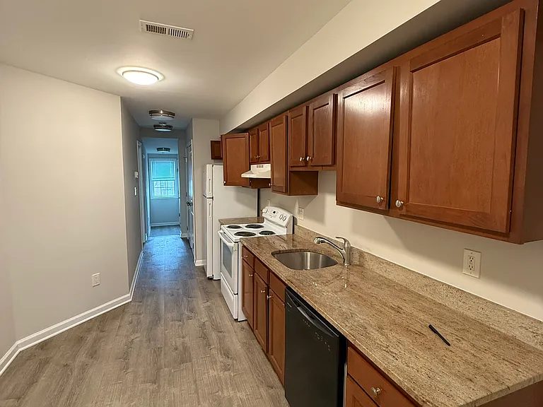 1921 Rosedale St NE #3 — Photo 11