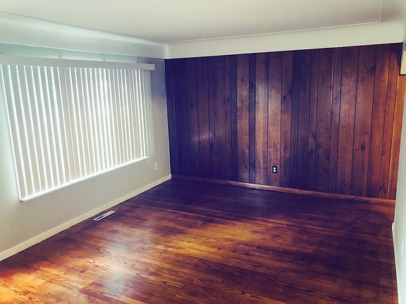 3rd image of 24460 Antoinette Ave