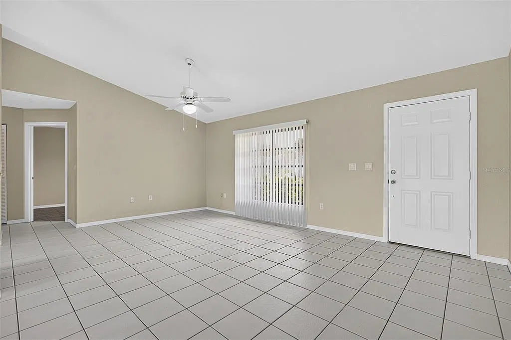 3 bed, 2.0 bath, 1389 sqft, $1,775 — Photo 3