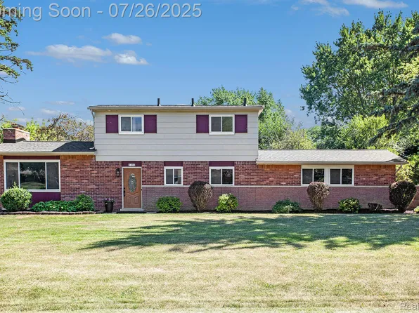 1310 Winchcombe Dr, Bloomfield Hills, MI 48304