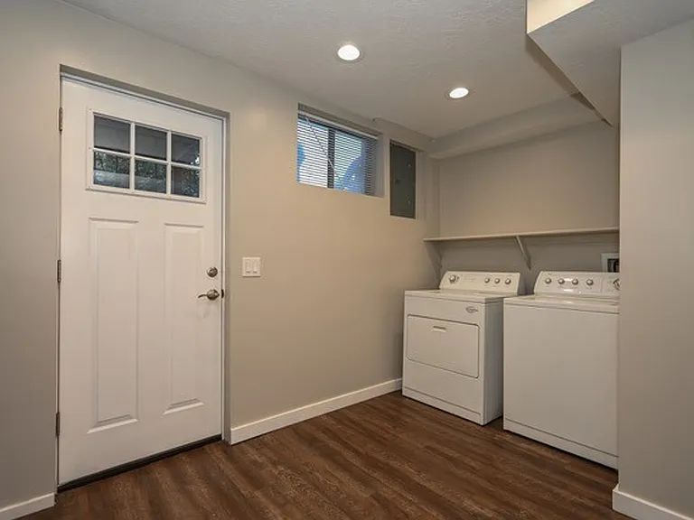 1911 W Bowling Ave #2 — Photo 6