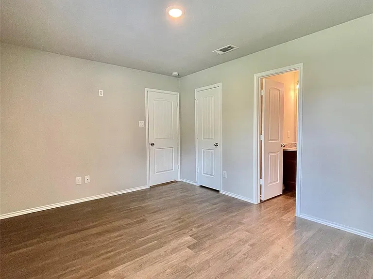 126 E Ash St — Photo 14
