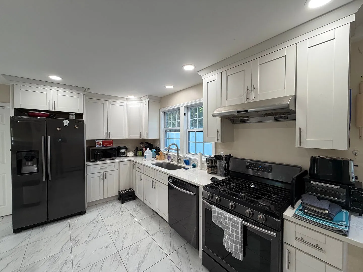Large Haverhill Single Family Home With Pool and Hot Tub- Avail Now — Photo 4