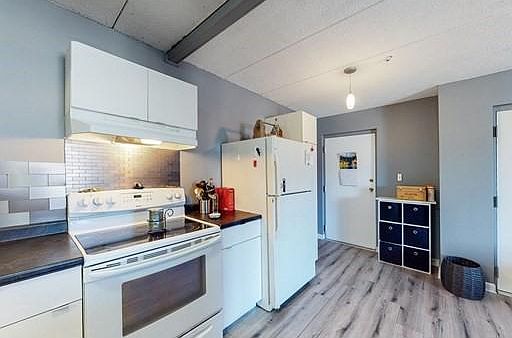 5th image of 141 Commercial St APT 8